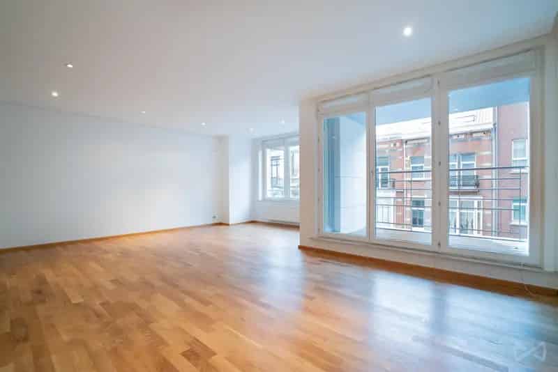 Appartement te huur nabij Châtelain 3 slaapkamers 150m²