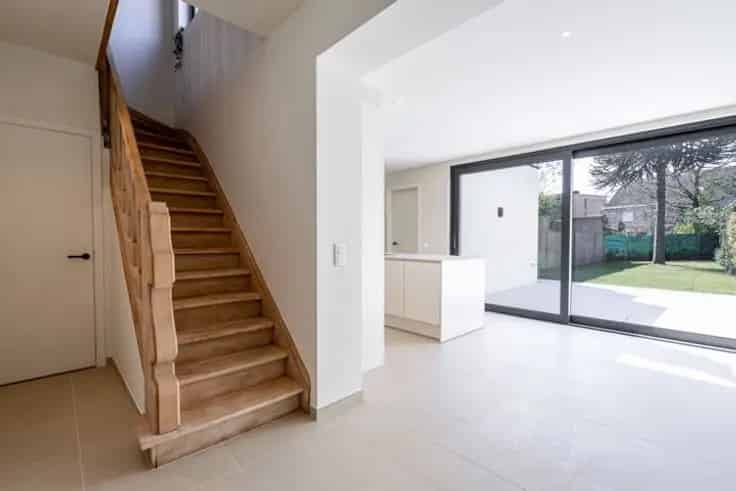 Huis Te Koop: Gerenoveerde woning met tuin