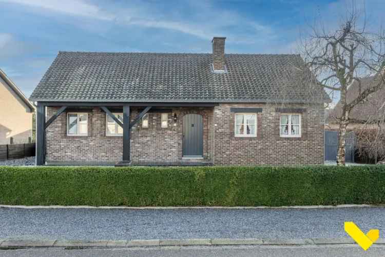 Te koop charmante gelijkvloerse woning in Laakdal met poolhouse