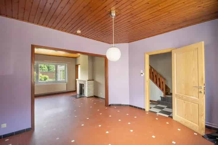 Huis Te Koop: Gelijkvloers, 2 slaapkamers, kantoor, kelder