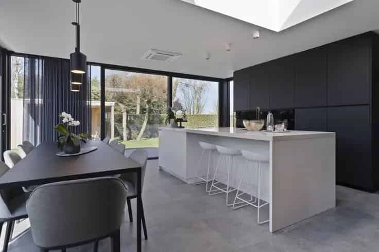 Huis Te Koop Zedelgem: Instapklare Villa 4 slaapkamers