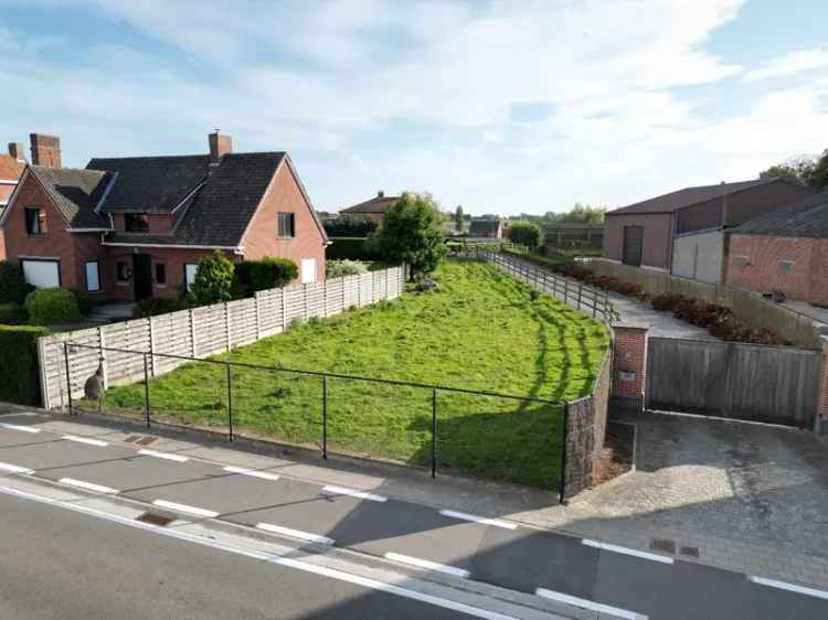 Groot lot bouwgrond (698m²) te koop voor een alleenstaande bebouwing