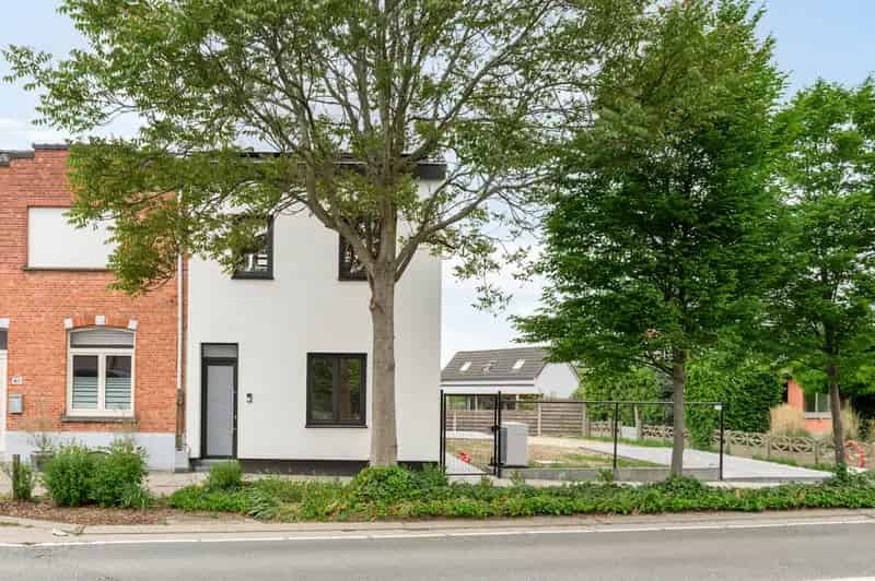 Gerenoveerde 3-gevel woning te koop in Zemst