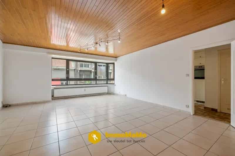 Appartement te koop Zelzate: 2 slaapkamers, terras en lift