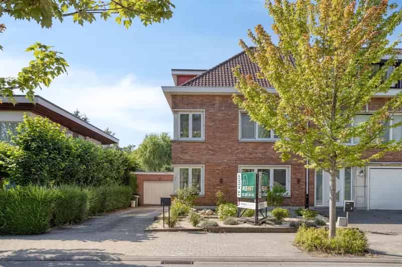 Huis te koop Edegem: 4 slaapkamers, 2 badkamers, garage