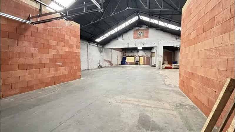 Magazijn te Huur Sint-Andries 304m²