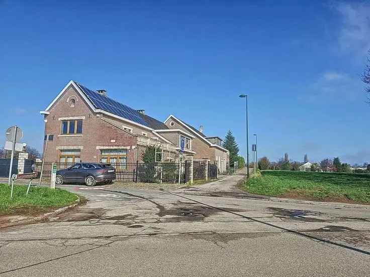 Villa Te Koop Ruime Woningen in Rustige Omgeving