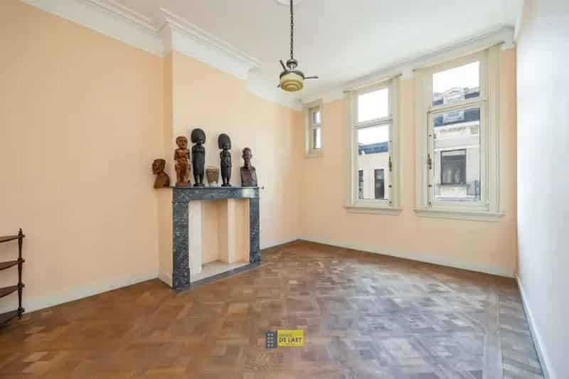 Herenhuis te koop Berchem Zurenborg 8 slaapkamers grote tuin