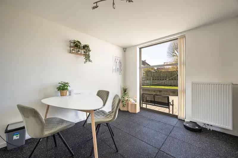 Huis te koop Oostmalle: Ruime woning met handelspand en 4 slaapkamers