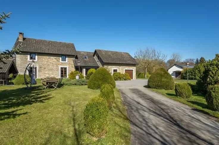 Ruime Villa te Koop met Atelier en Zonnepanelen