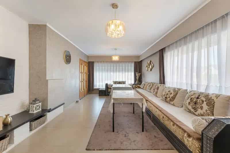 Te renoveren split-level woning 3 slaapkamers Beringen