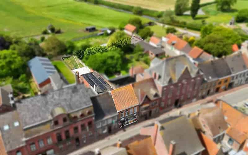 Handelspand met Loods en Woonst te Koop Roesbrugge
