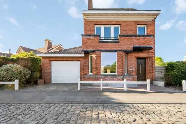 Te renoveren Huis met Ruime Tuin en Zolder Nabij Knokke en Brugge