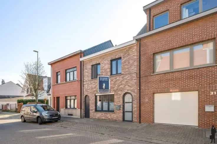 Huis Te Koop Kapellen: Instapklare Gezinswoning met Bijgebouw