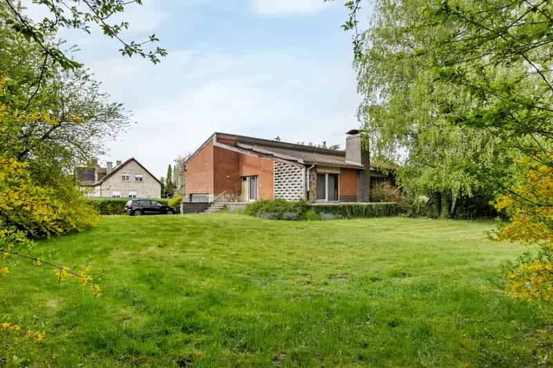 Huis te huur: Seventies Bungalow met Bouwgrondpotentieel