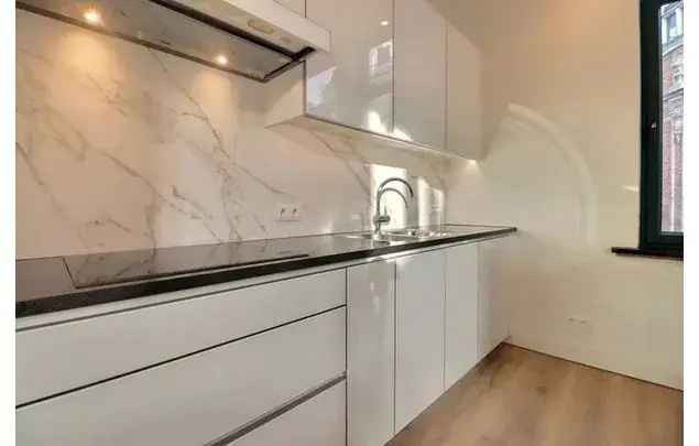 Huur 2 slaapkamer appartement van 135 m² in Brussels