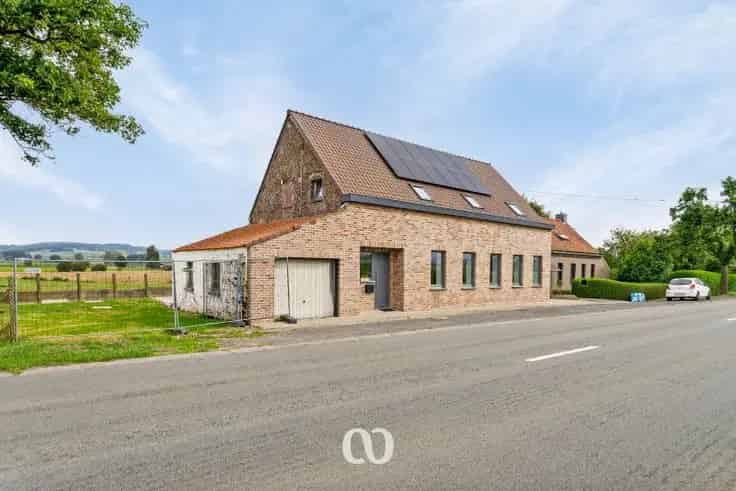 Ruime gerenoveerde woning te Mont-de-l'Enclus
