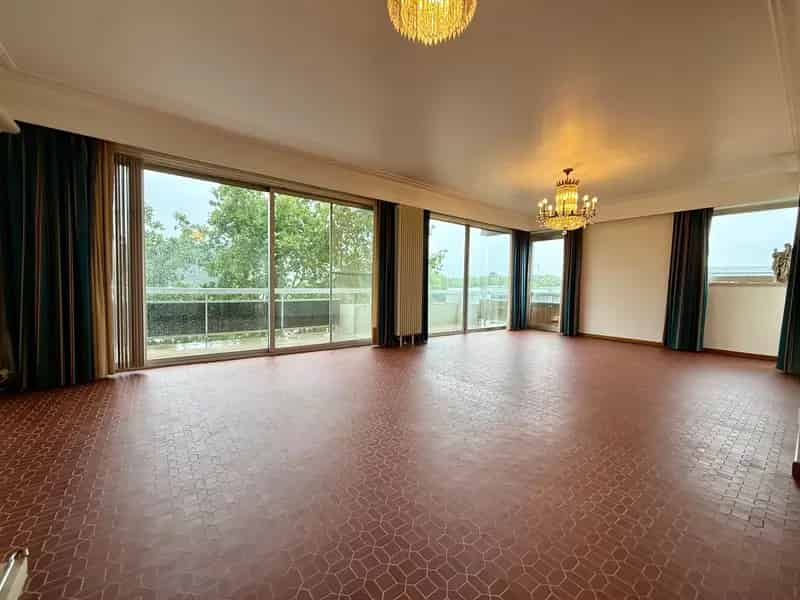 Ruim Hoekappartement te Koop in Assebroek Nabij Brugge