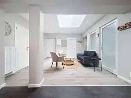 Gemeubileerde 5-Slaapkamer Flat Kuregem Bara Brussel