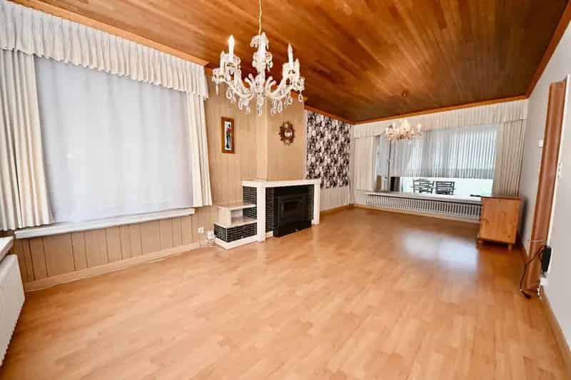 Halfopen Bebouwing 3 Slaapkamers Tuin Garage