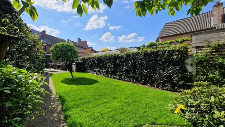 Huis te huur Bree centrum: Instapklaar, 4 slaapkamers, tuin, parking