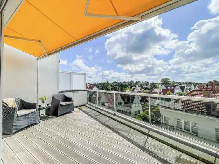 Koop penthouse met zonneterrassen nabij winkels in Knokke-Heist