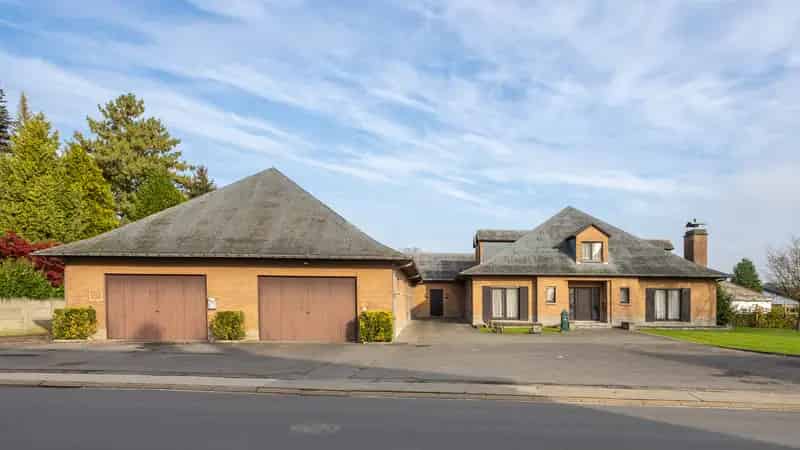 Villa met Magazijn te Koop 350m² + 900m²