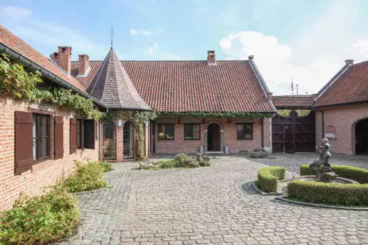 Authentieke Vierkantshoeve te Herdersem 5 slaapkamers