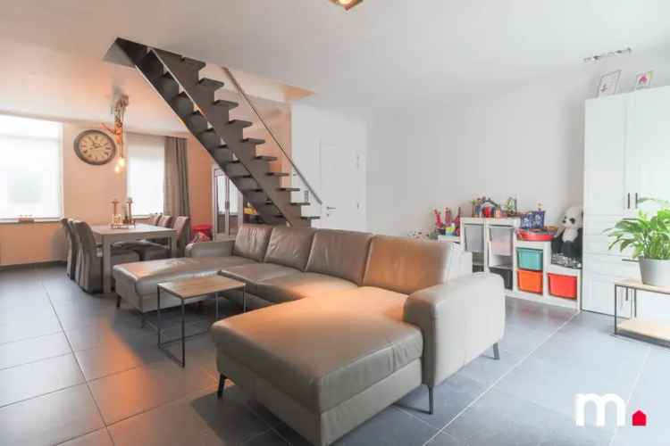 Huis te koop in Izegem: Ruime moderne woning met oog voor detail