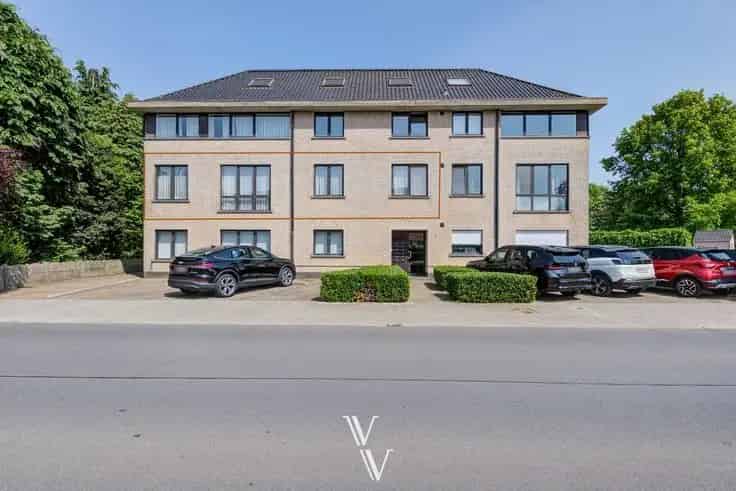 Ruim Appartement Te Koop Nabij Centrum
