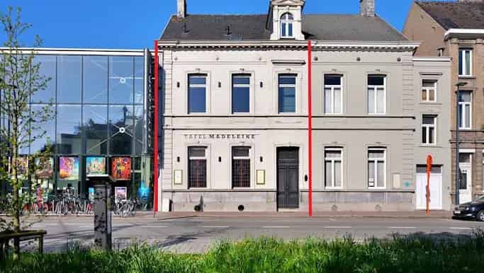 Kantoorgebouw te koop Roeselare Centrum Nabij Station