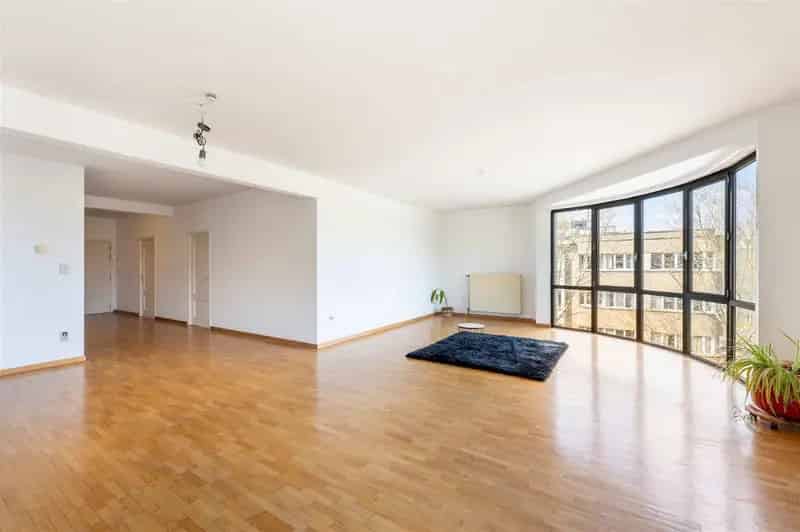 Ruim Appartement 3 Slaapkamers te Huur Pullhofbuurt