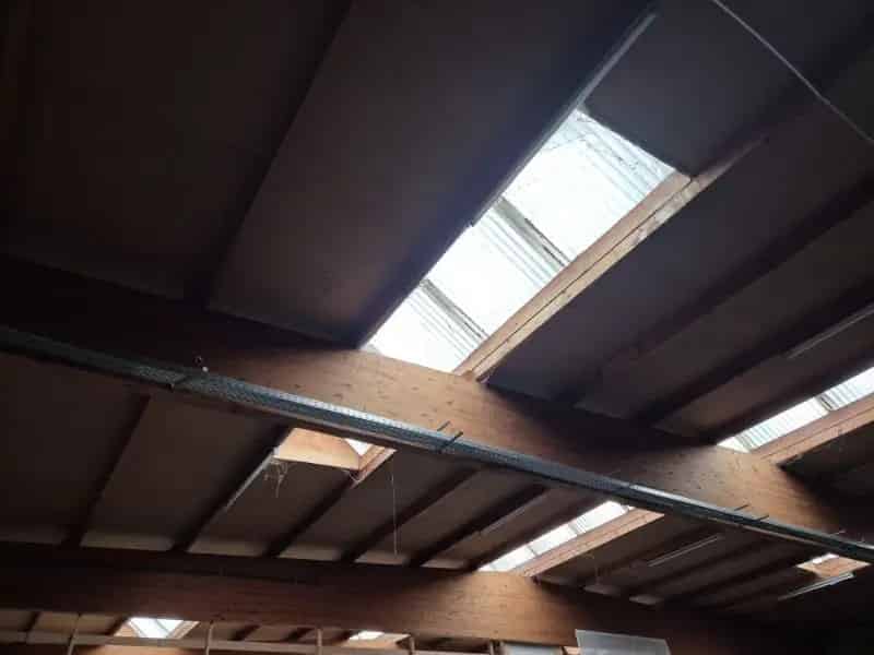 Magazijn te Roeselare 380m2 - Centraal gelegen met laadkaai