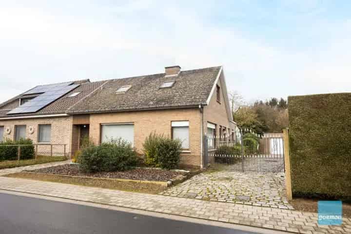 Halfopen Bebouwing te Schellebelle