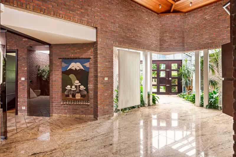 Prachtige Villa Te Koop in Groene Oase