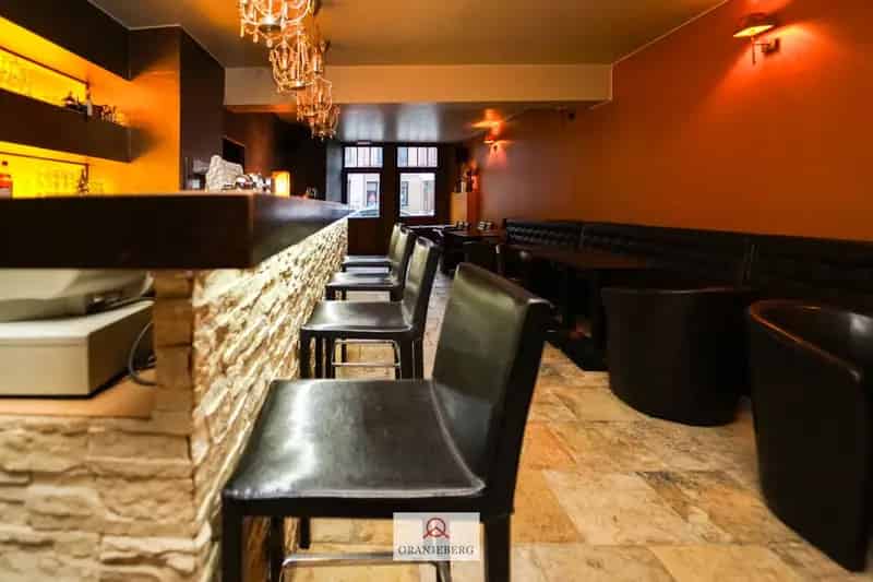 Handelspand met Lounge Bar en Koer te Koop