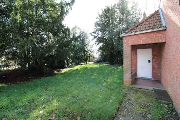 Te renoveren woning met grote tuin nabij centrum