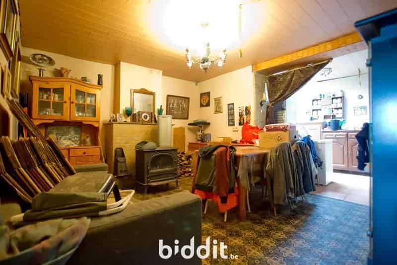 Op te frissen Rijwoning Nabij Centrum