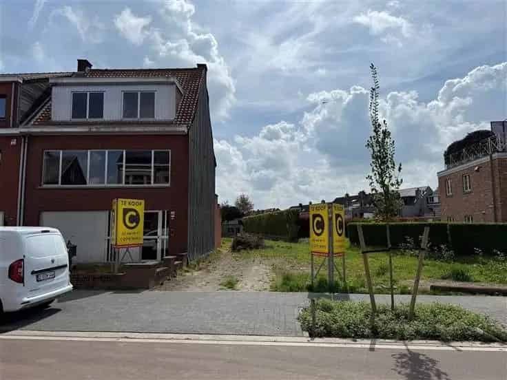 Te renoveren woning Aartselaar centrum 7m gevelbreedte bouwgrond