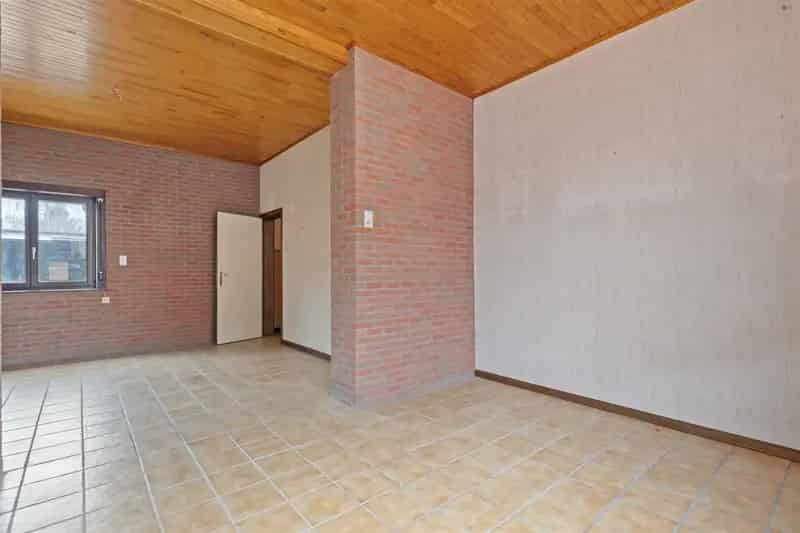 Te renoveren halfopen bebouwing 3 slaapkamers