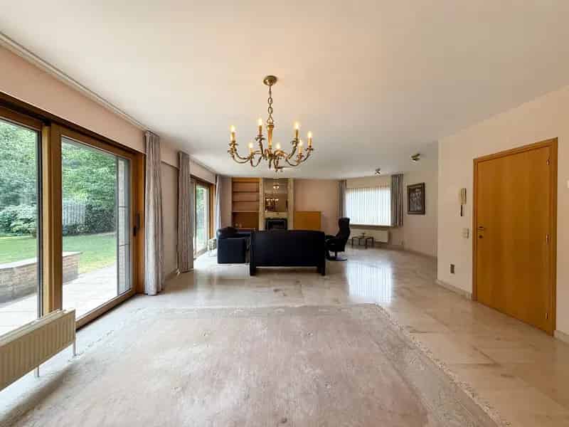 Riante villa met 4 slaapkamers en tuin te huur in Wondelgem!