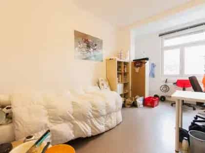 Gemeubileerde Studenten Kamer Nabij Tram en Metro