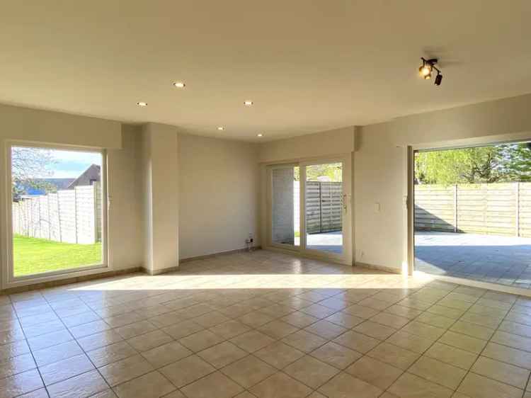 Huis te huur Pittem: 3 slaapkamers, garage en tuin