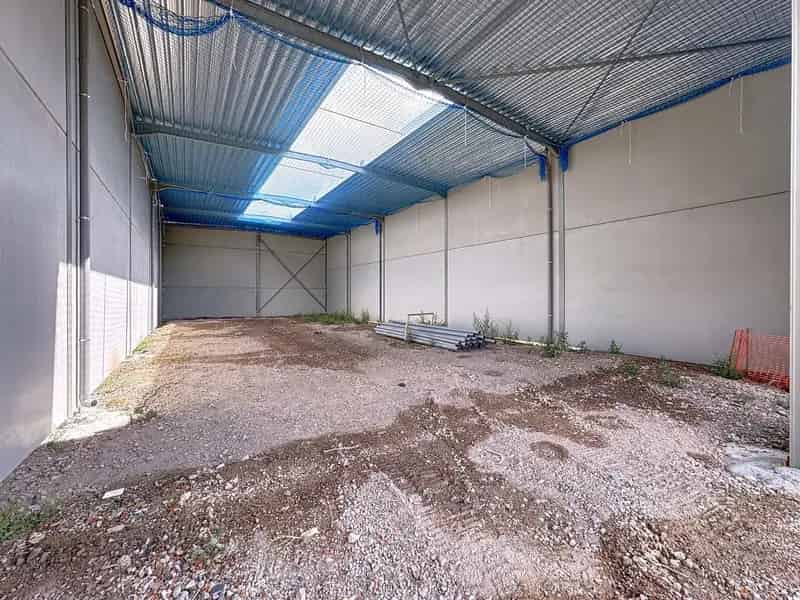 NB MAGAZIJN (307 m²) inclusief 2 private PARKEERPLAATSEN op industriezone te Zedelgem