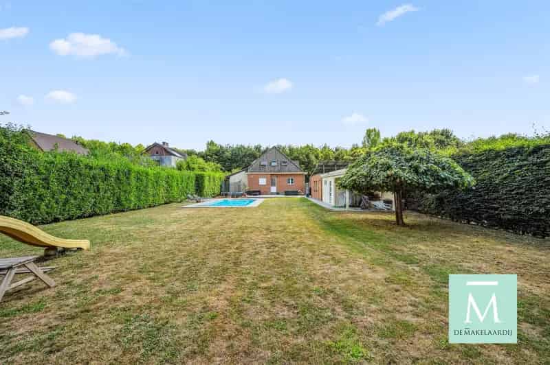Ruime Villa te Koop met Studio en Zwembad