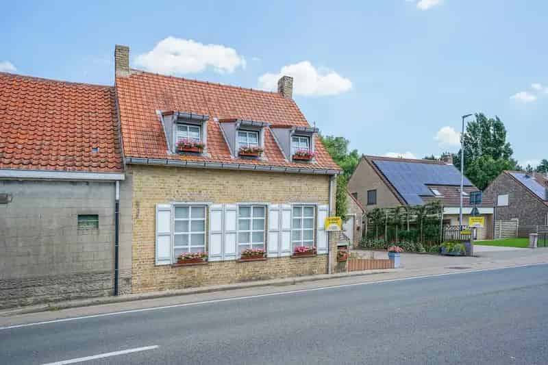 Ruime woning 3 slaapkamers met loodsgarage