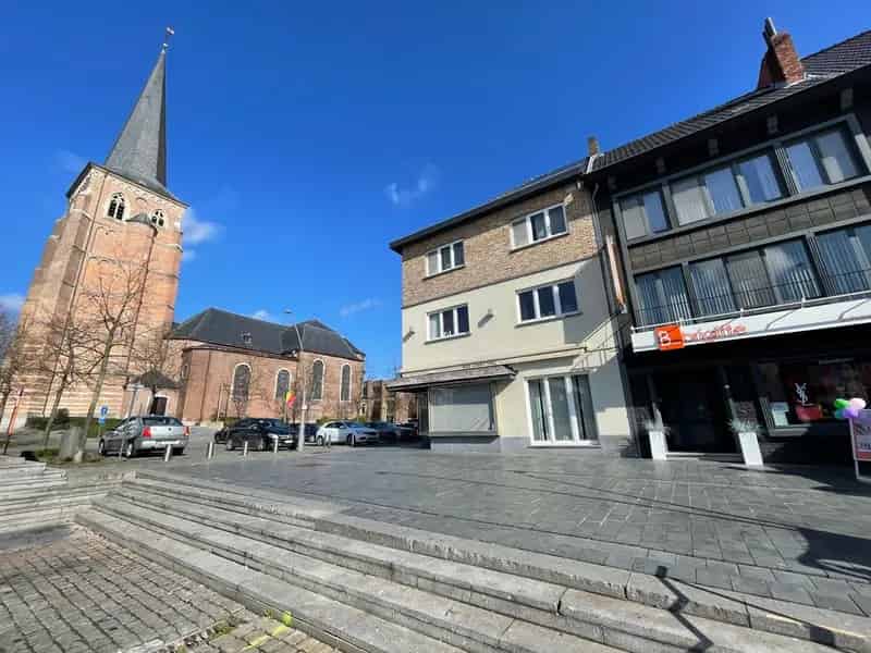 Handelsgelijkvloers gelegen op top-locatie in het hartje van Diepenbeek.