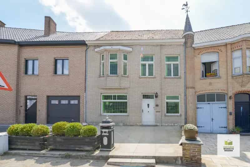 Huis te huur Zwevezele: 3 slaapkamers, renovatieproject