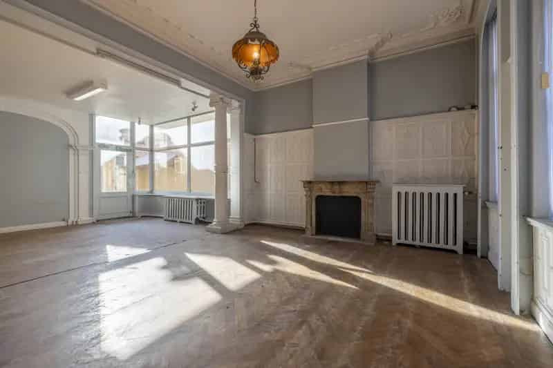 Herenhuis te renoveren Eeklo Centrum 5-7 slaapkamers magazijn