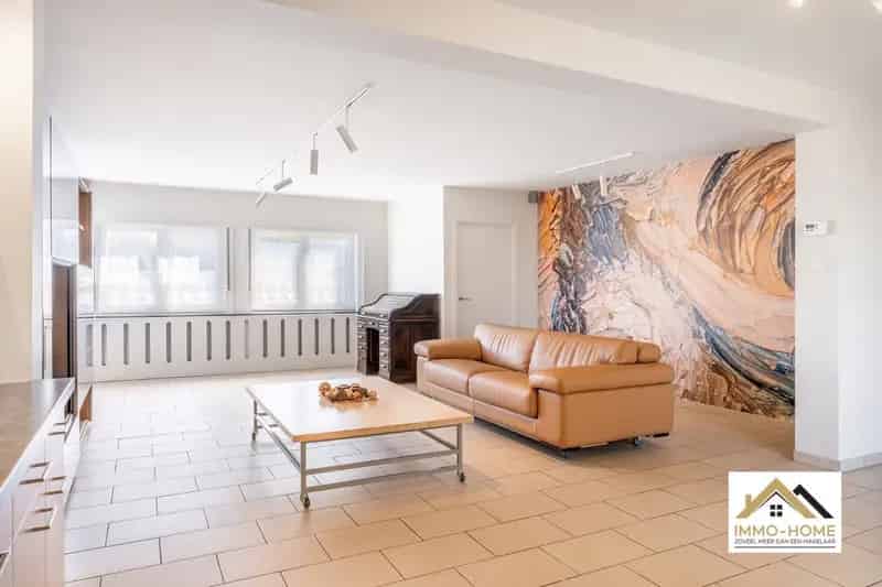 Ruime woning met bijgebouw als atelier!